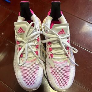 Brand new adidas 4DFWD PULSE W running shoes